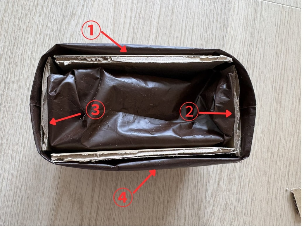 ショッピングバッグに段ボールを差し込む場所を説明する画像