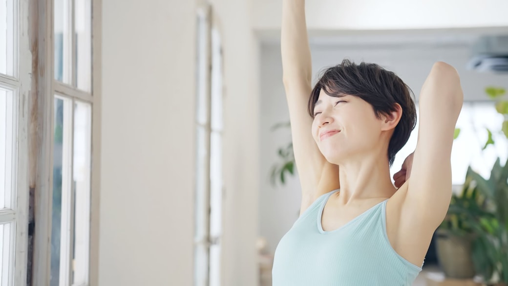 リラックスする女性
