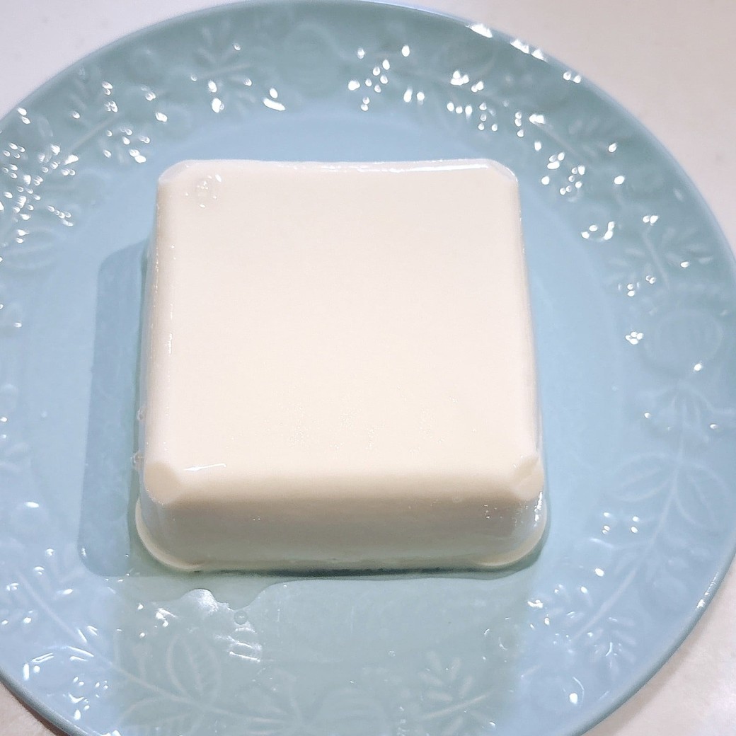手順1．豆腐を水切りして、皿に移す
