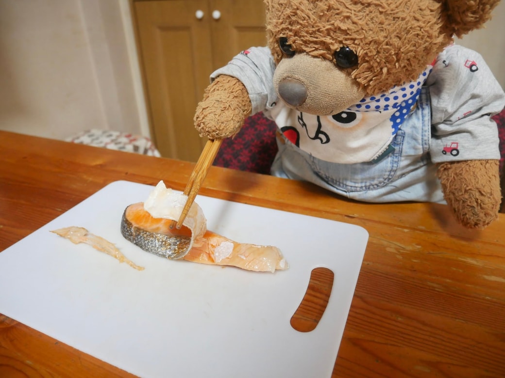 皮と骨を取り除く