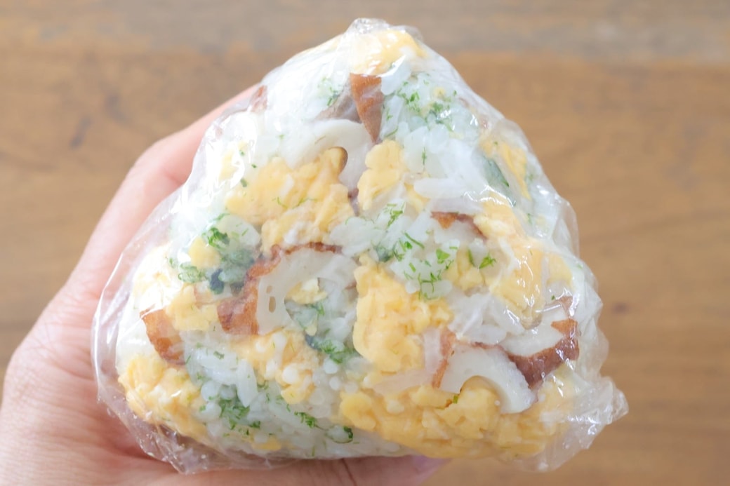 「ちくわとたまごと青のりおにぎり」