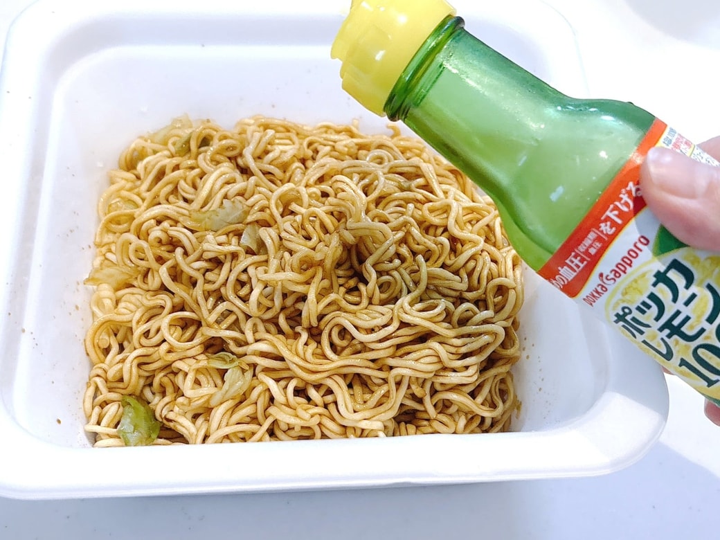 手順2.レモン汁をかける