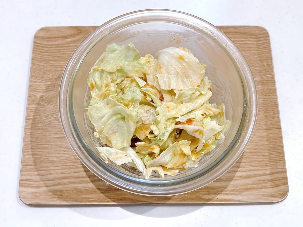 できあがった「レタスとちくわの甘辛マヨ和え」