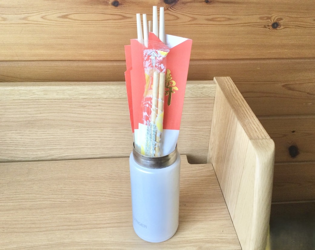 水筒を箸立てとして使う