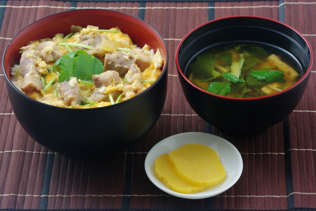 親子丼とみそ汁