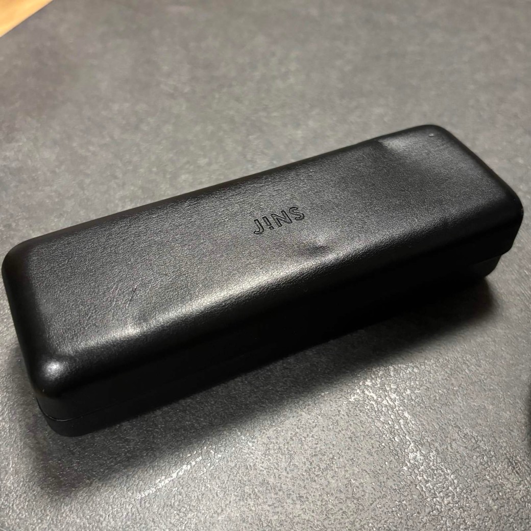 JINSのハードケース