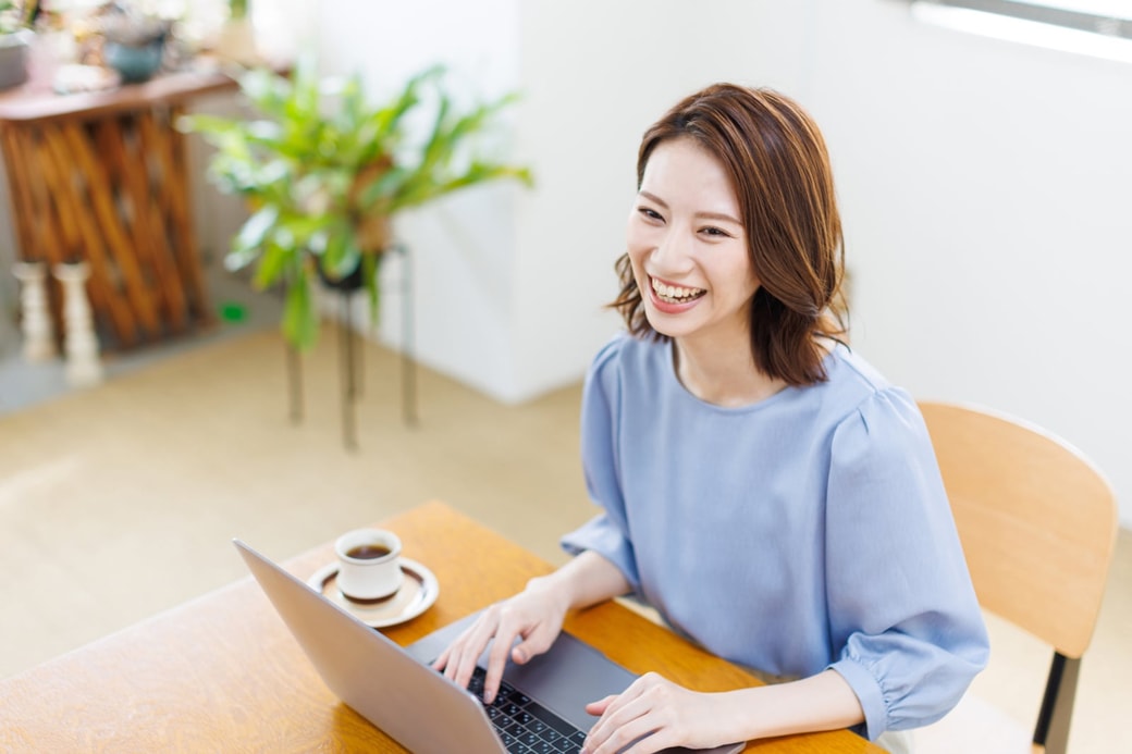 仕事をする女性
