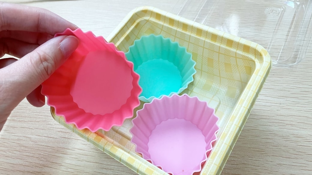 シリコン製のおかずカップとお弁当箱