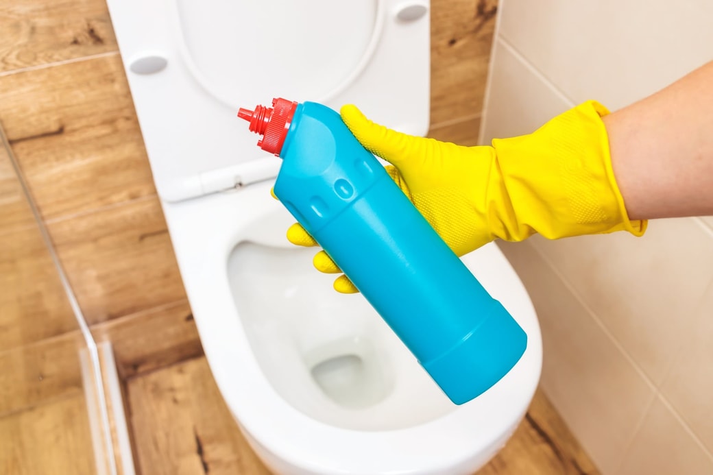 NGその1．便器のお手入れに研磨材入りの洗剤を使う