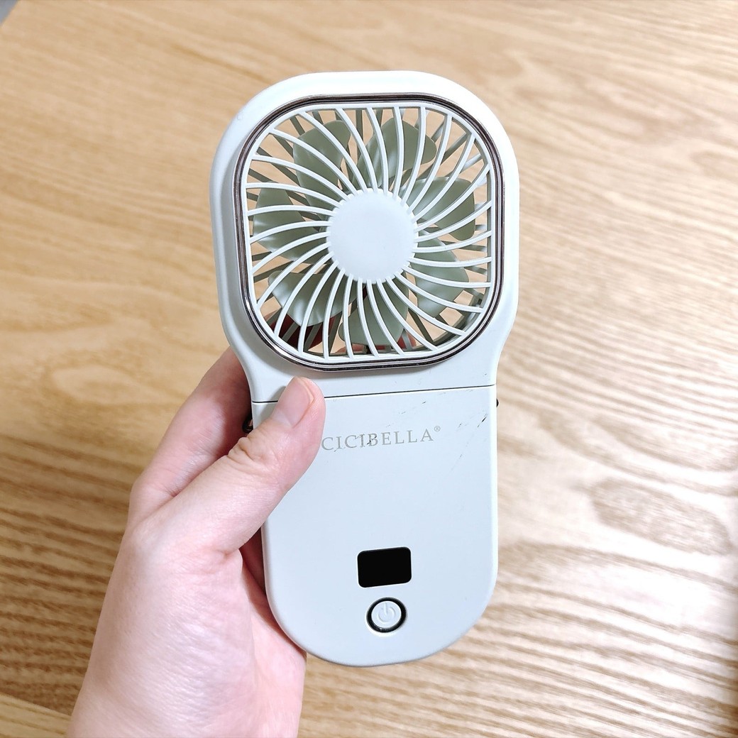 ハンディファンの風を当てるとキンキンに冷える