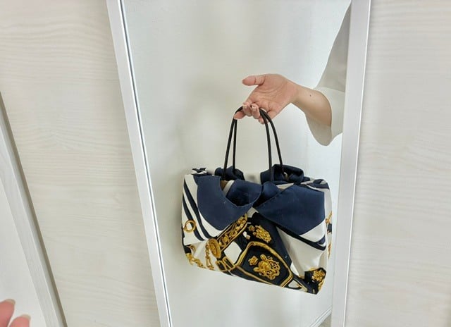 シンプルな紙袋が、一気に華やかに!