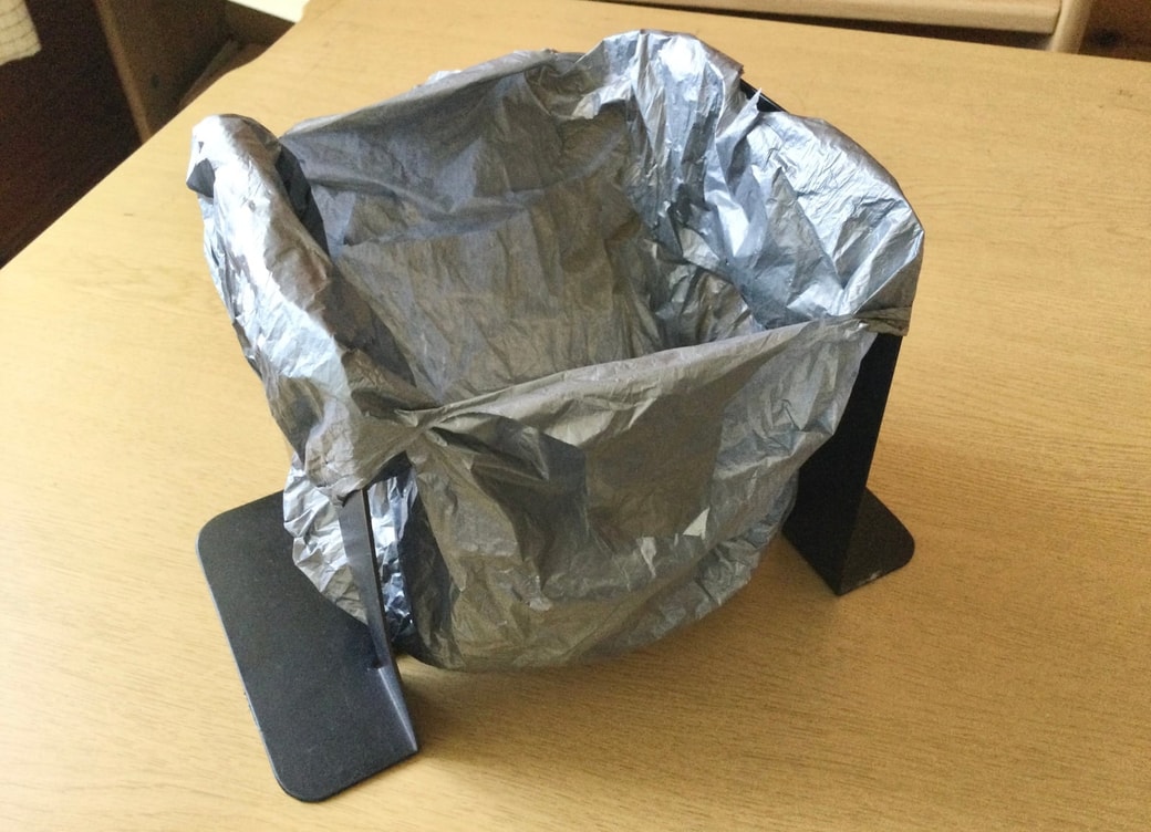 ブックエンドにゴミ袋をかける