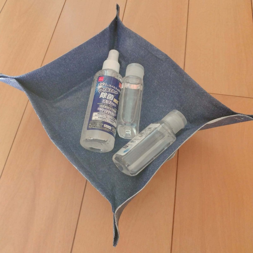 牛乳パックのトレイに入れた除菌スプレー