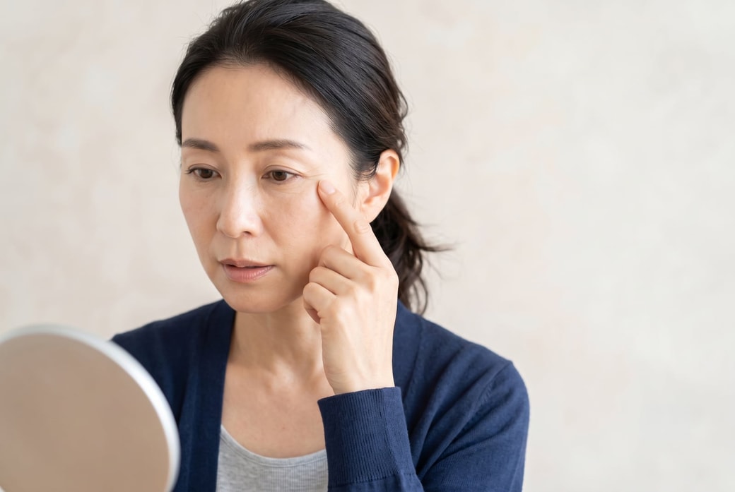 肌を気にする女性