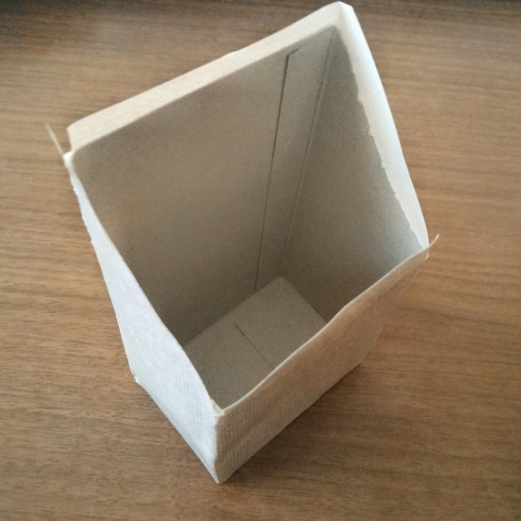 リメイクシートを貼りつけたスティックドリンクの空き箱