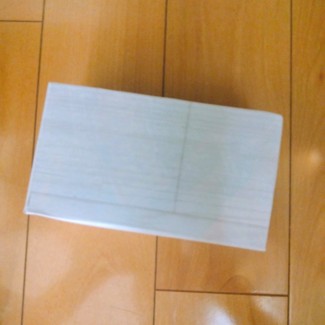 リメイクシートを貼りつけたアイスの空き箱