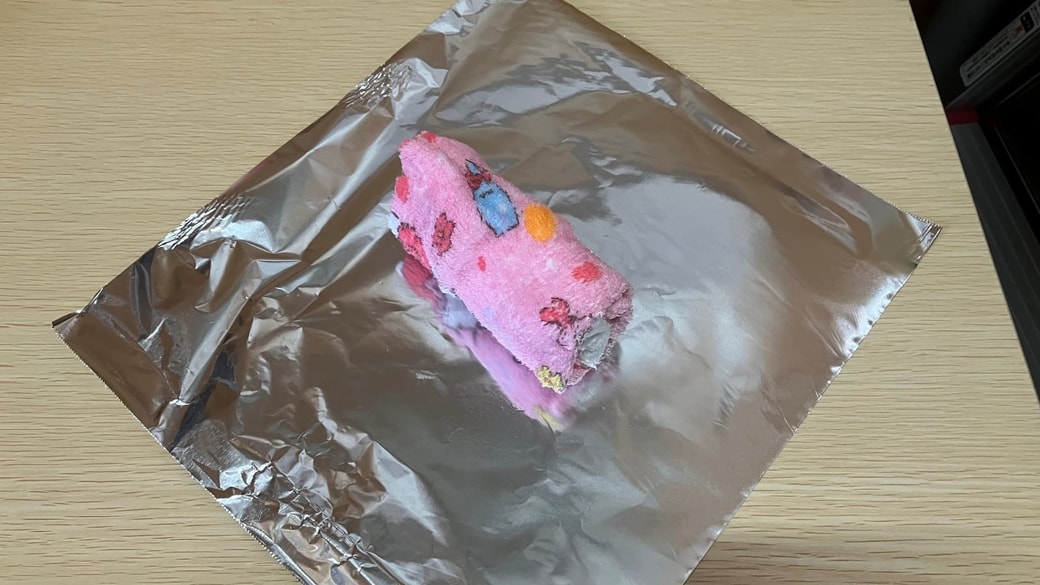 凍らせたおしぼりの保冷カバーにする