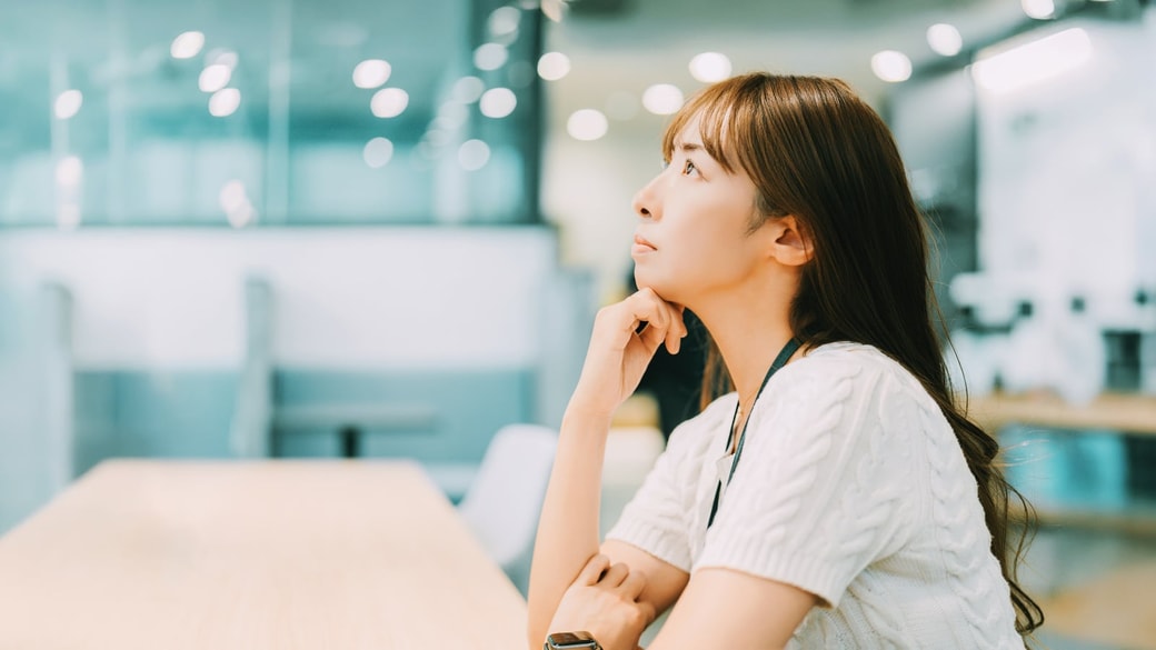 笑顔で会話を楽しむ女性たち