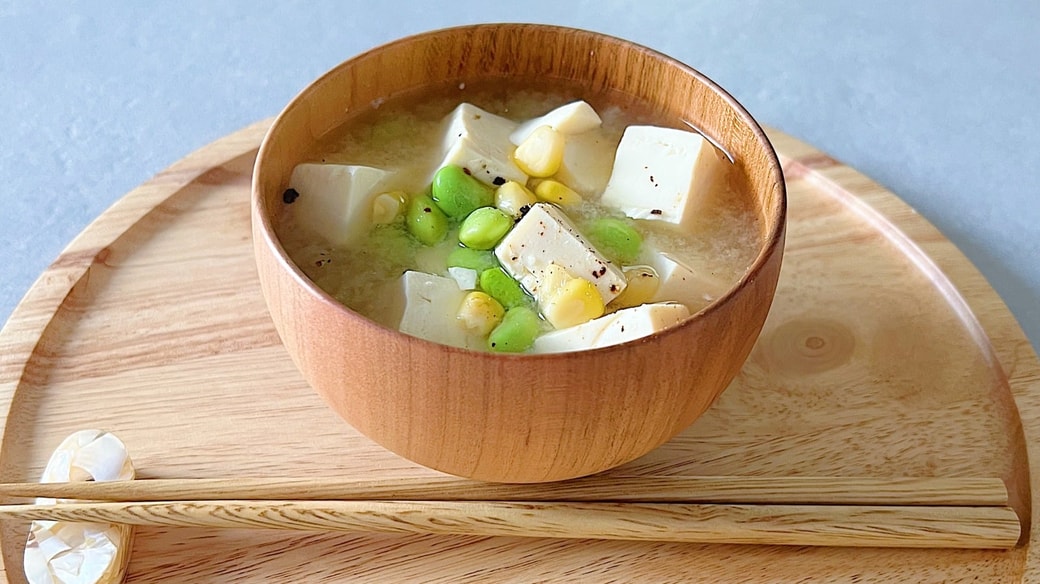 枝豆とコーンとモッツァレラチーズのみそ汁