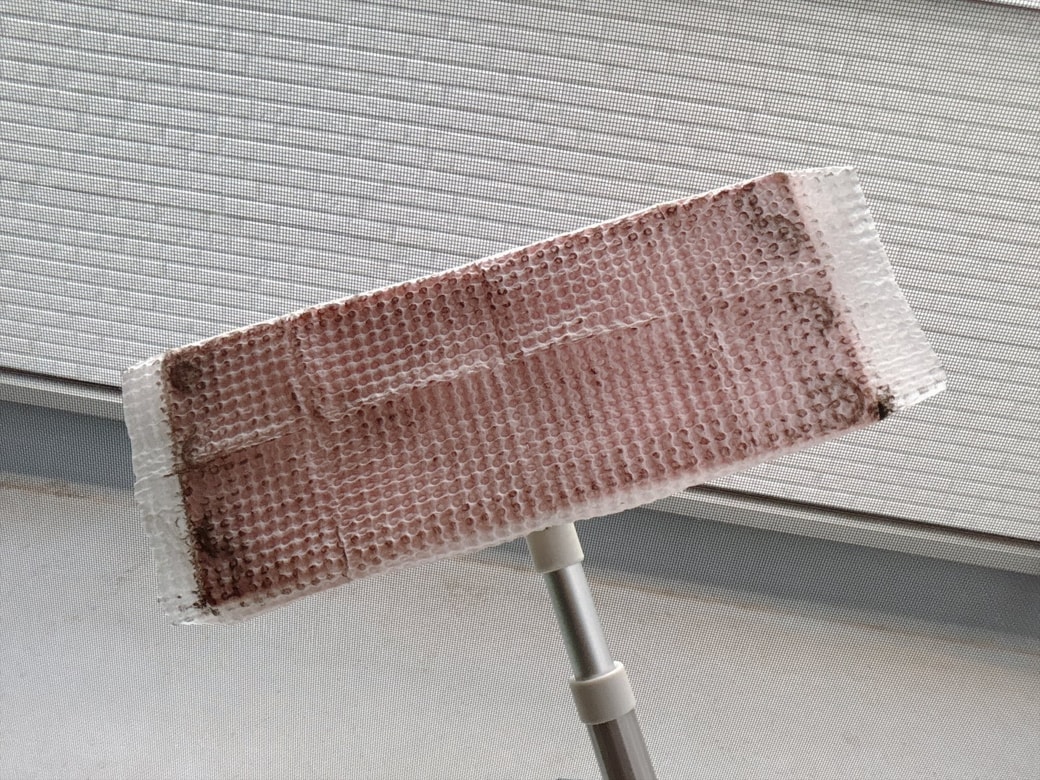 汚れで黒くなったウェットシート