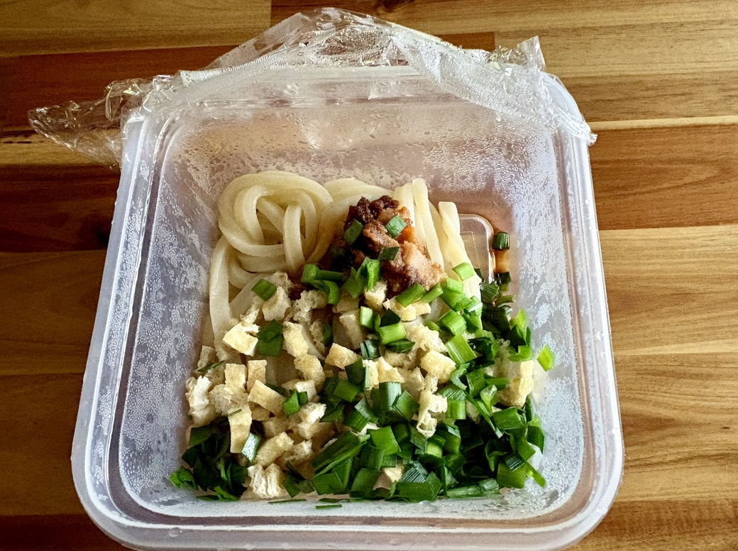 ニラの汁なし肉噌うどん
