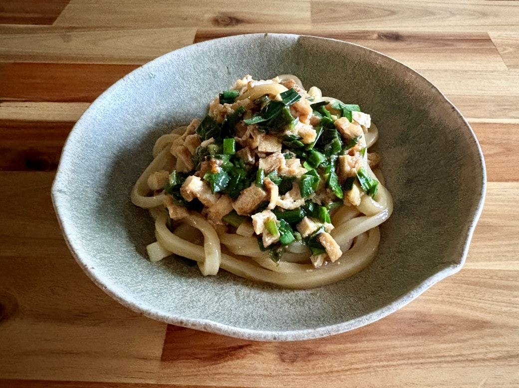 ニラの汁なし肉噌うどん