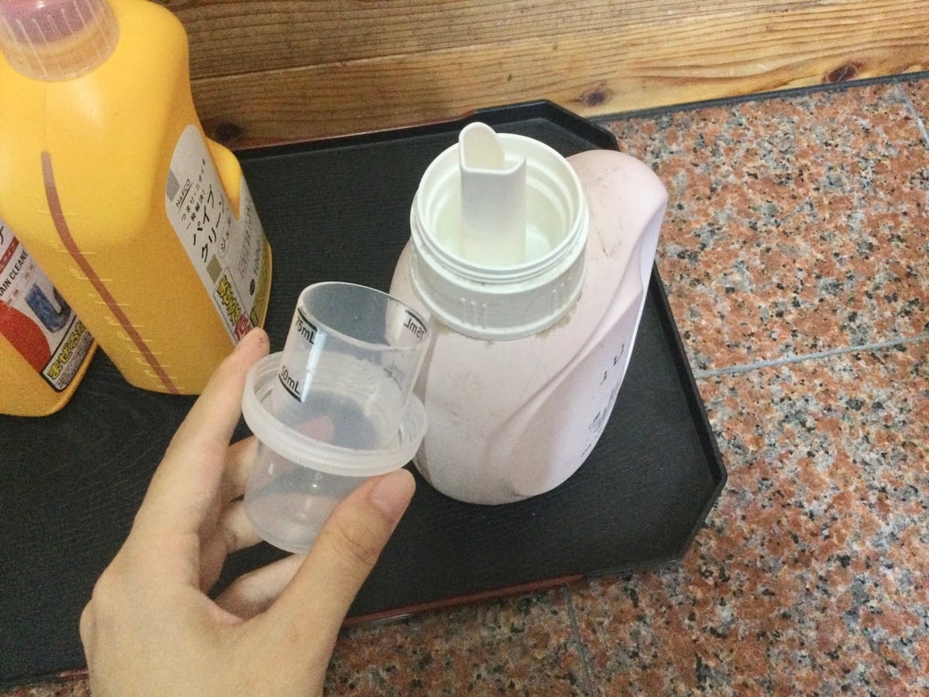 液だれした洗剤が床や棚に直接垂れるのを防ぐ