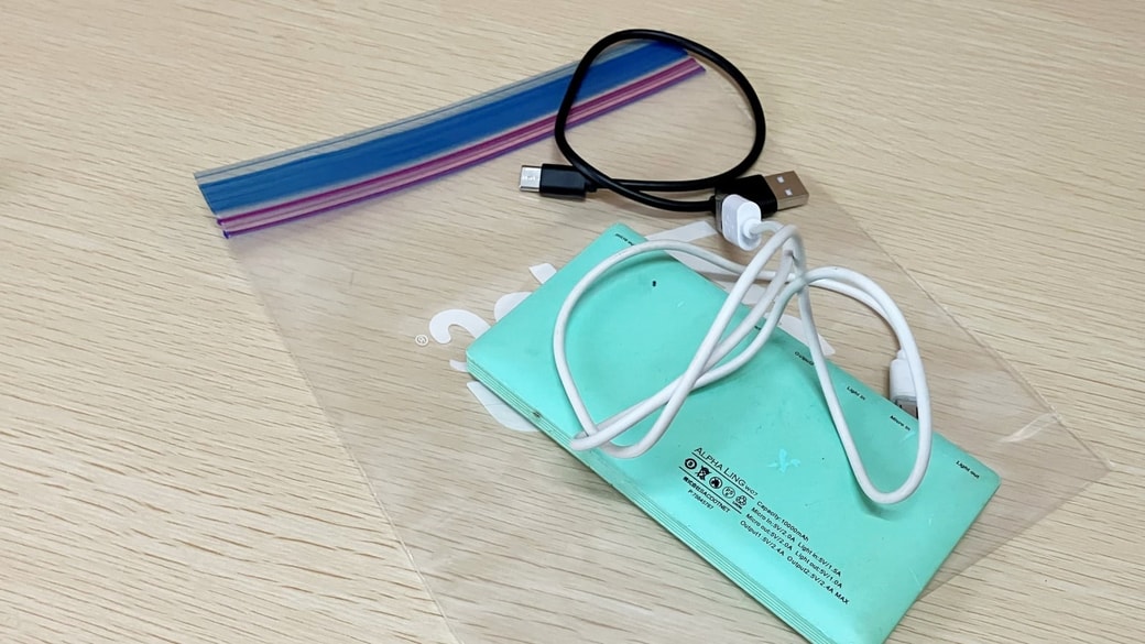 充電ケーブル