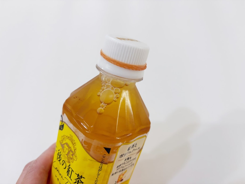 ペットボトルのフタに巻きつける