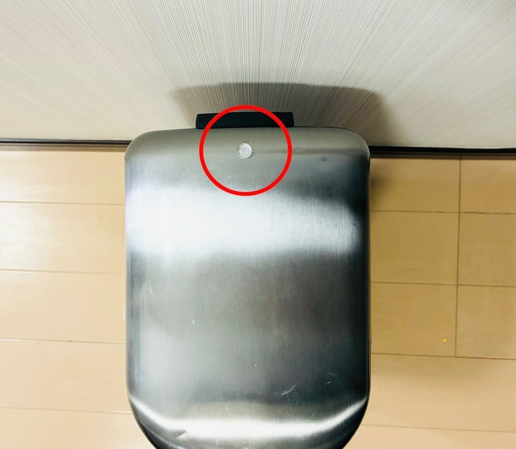 ペダル式ゴミ箱の壁激突防止