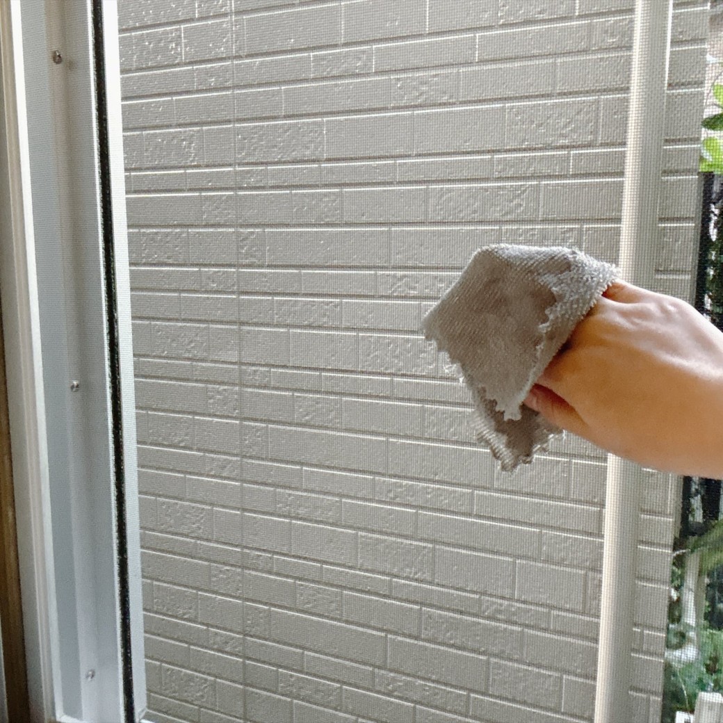 網戸全体がキレイになったらお手入れ終了