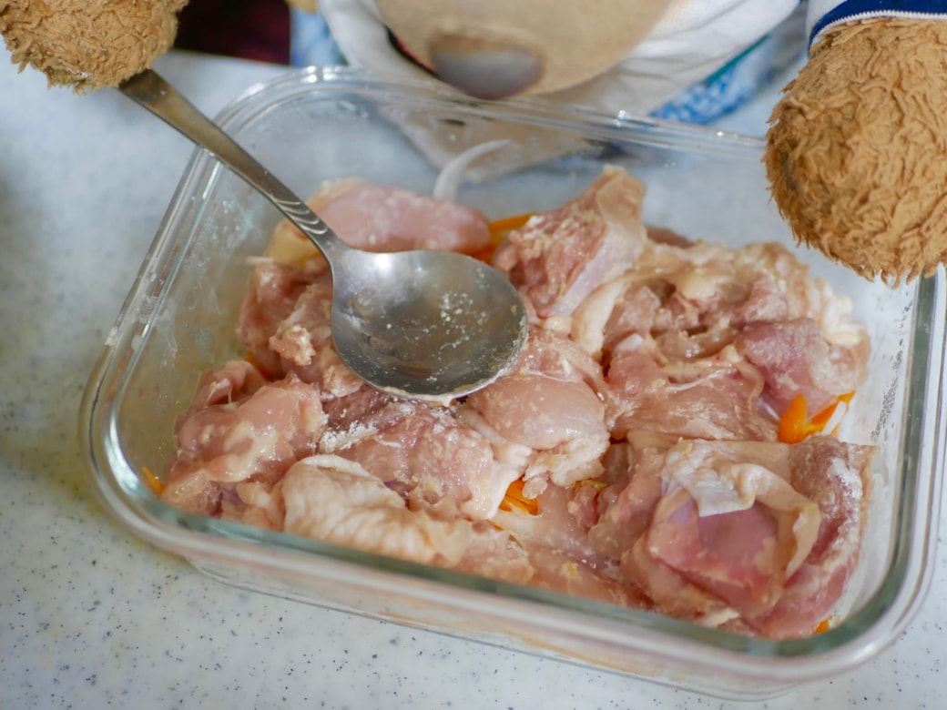 鶏肉を広げるようにのせる