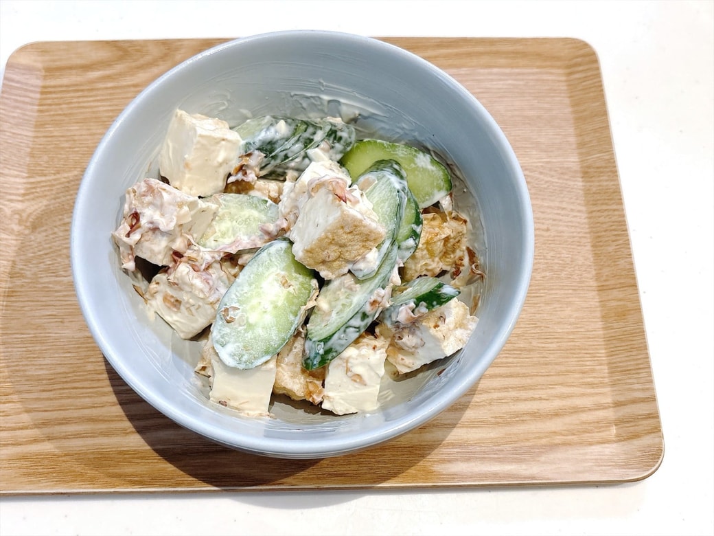 できあがった「きゅうりと厚揚げのマヨポンサラダ」
