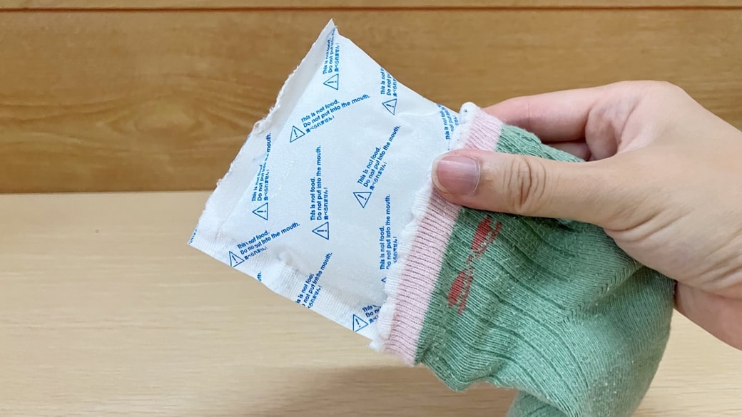 保冷剤を入れた靴下。想像以上にフィット!