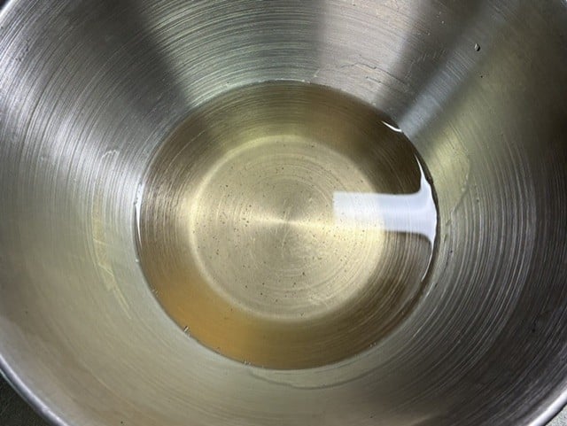 ひじきを水で戻す