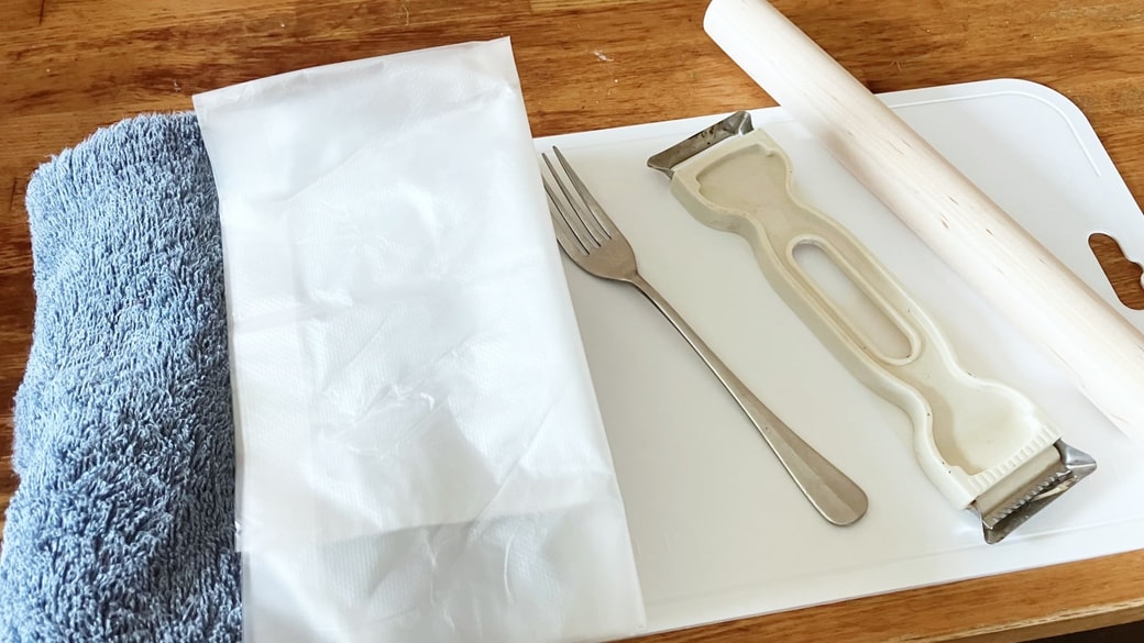 使うもの(食品用ポリ袋・フォーク・タオル・綿棒)