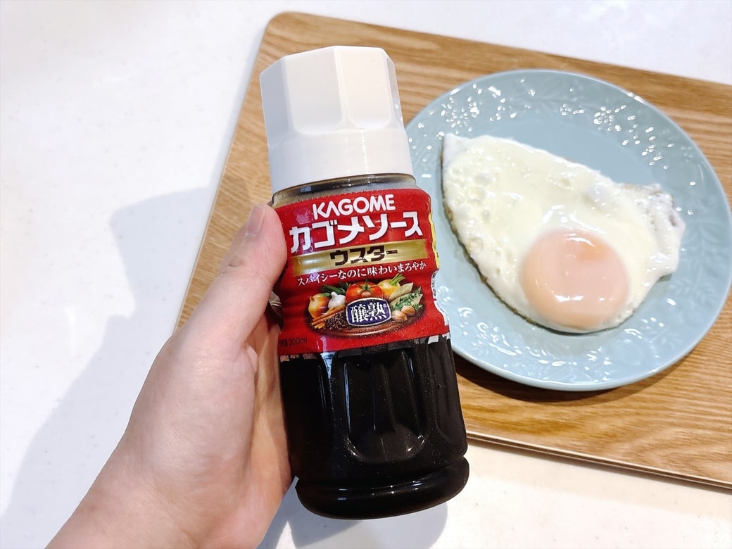目玉焼きに「ウスターソース」をかけてみる