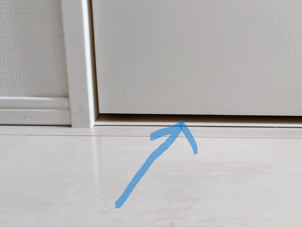 トイレのドアの隙間は何のためにある？