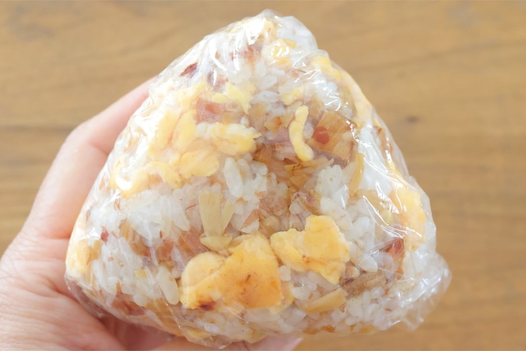 「卵とえのきのおかかおにぎり」