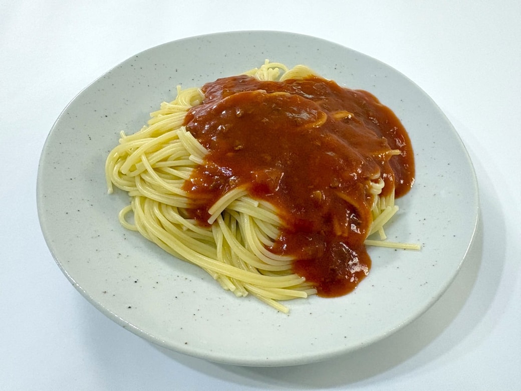 パスタソースをかけて完成！