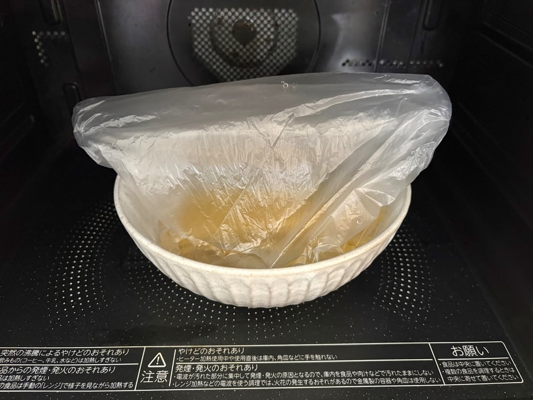 電子レンジで加熱する
