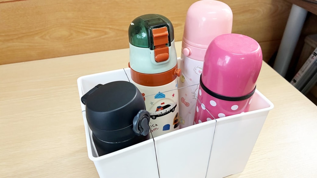 バスケットに水筒収納