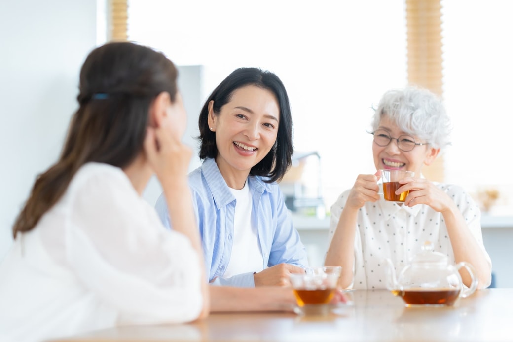 友人と楽しく過ごす