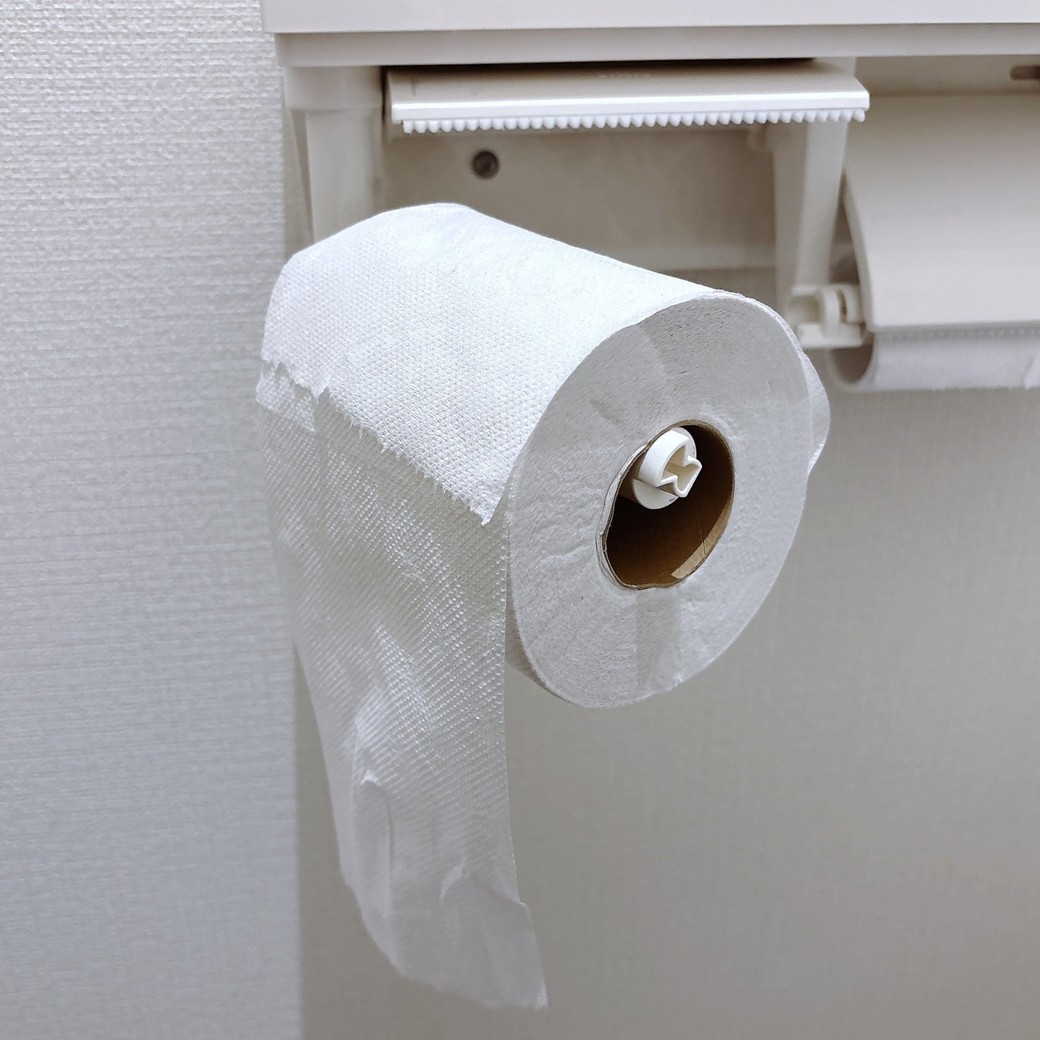 引っかける部分を手前に引き出せる場合は、ホルダーに取り付けたままでもOK