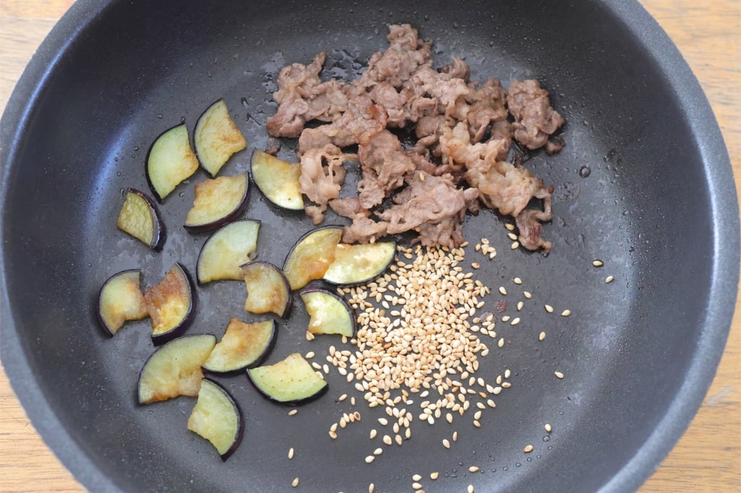 「なすと牛肉のおにぎり」