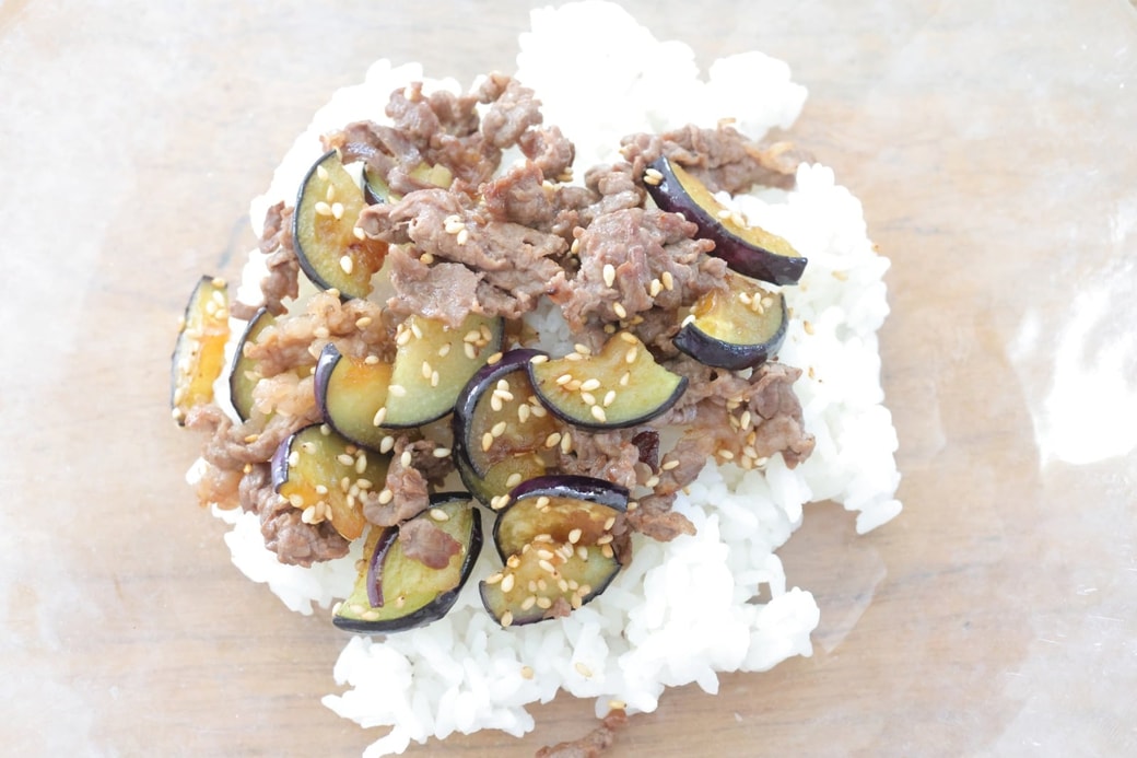 「なすと牛肉のおにぎり」