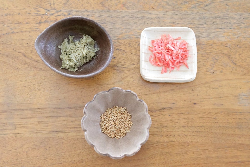 「干しえびととろろ昆布のおにぎり」