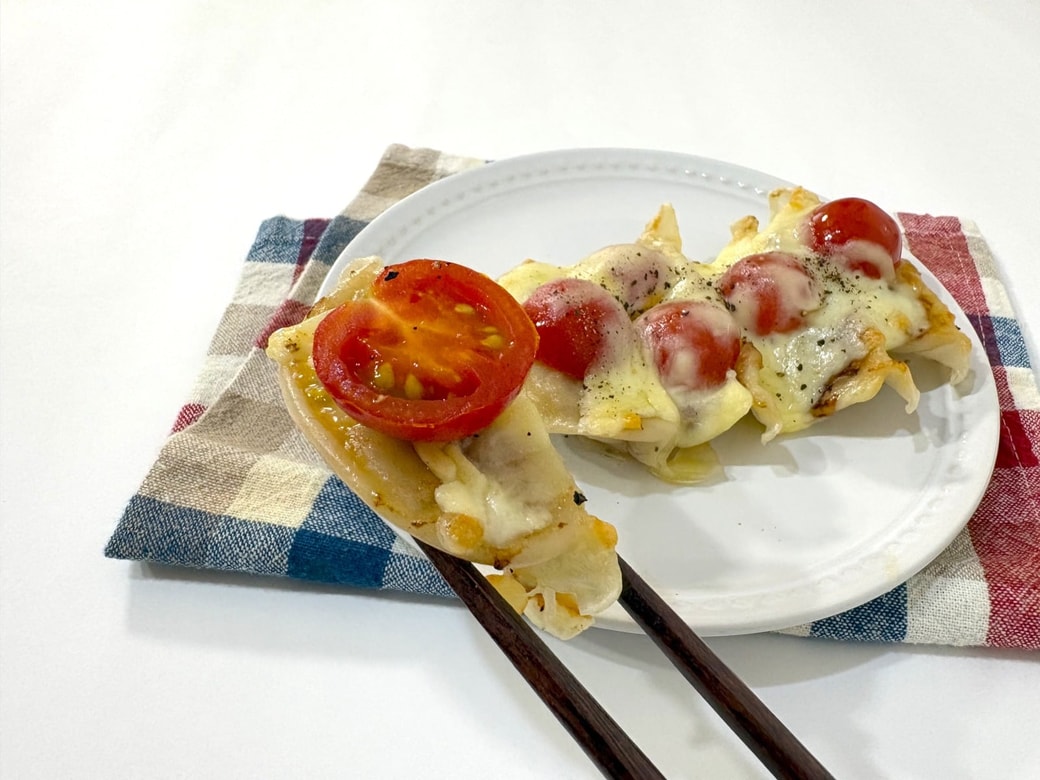トマトの酸味と、とろ〜りチーズとの相性抜群