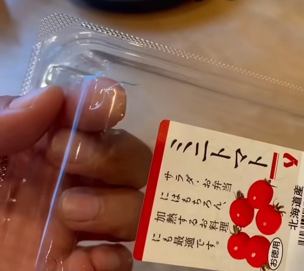 ミニトマトが入っていた容器を使う