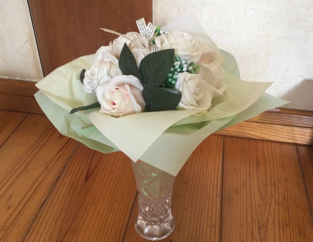 ドライフラワーを生けた花瓶